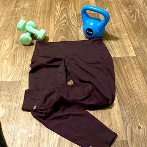 Sweat resistance fitted athletic active wear leggings